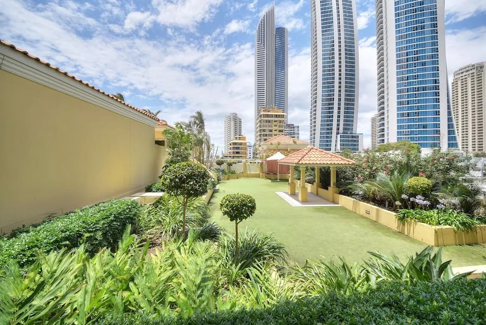 Chevron Renaissance - QStay