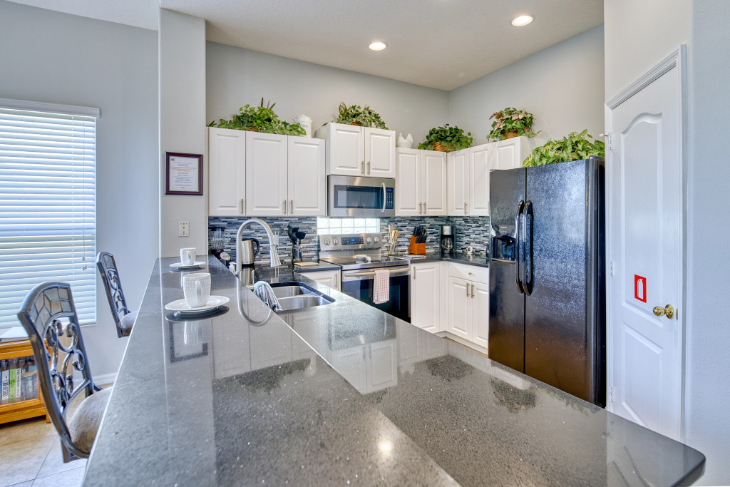 Gorgeous 5 bed with south facing pool, Davenport, US