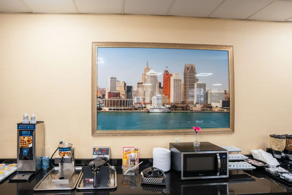 Clarion Hotel Detroit Metro Airport