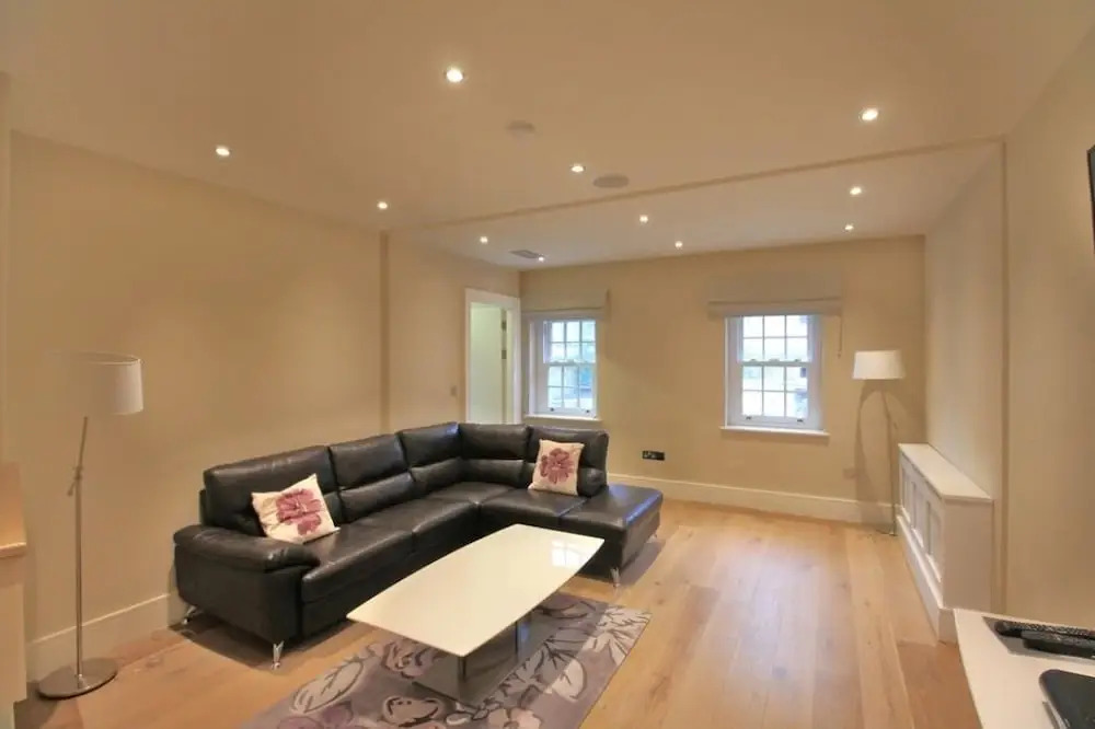 Pierce Brosnan Suite by 5STARSTAY