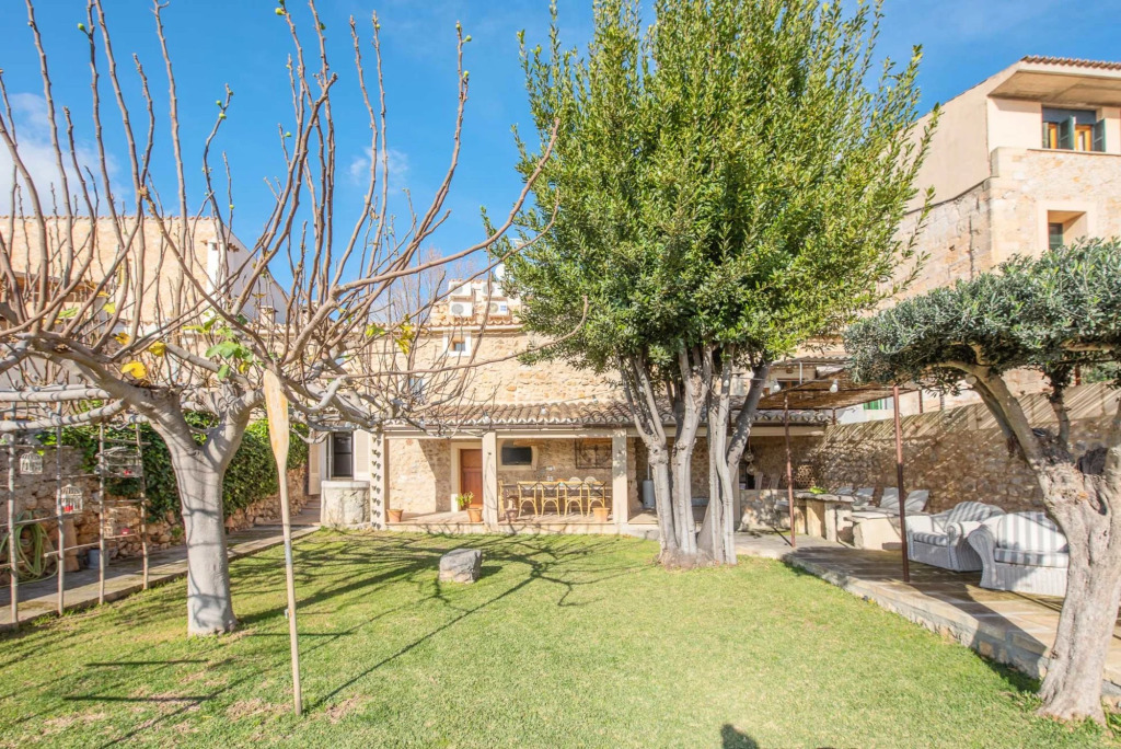 Pintor In Caimari With 3 Bedrooms And 2 Bathrooms