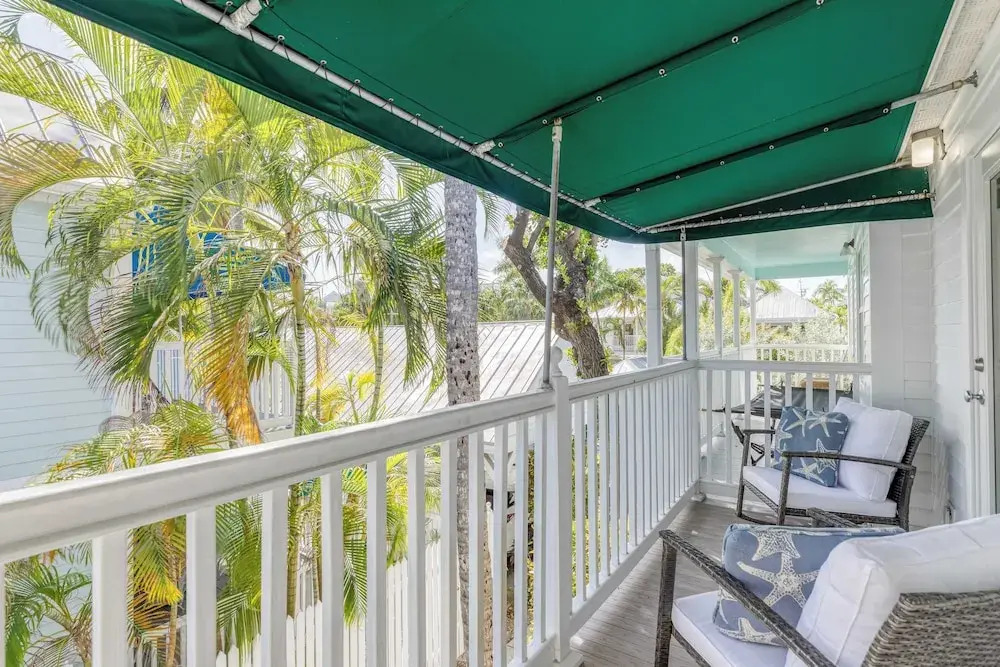 Bahamian Reed by Avantstay Walk to Everything! w/ Community Pool Month Long Stays Only