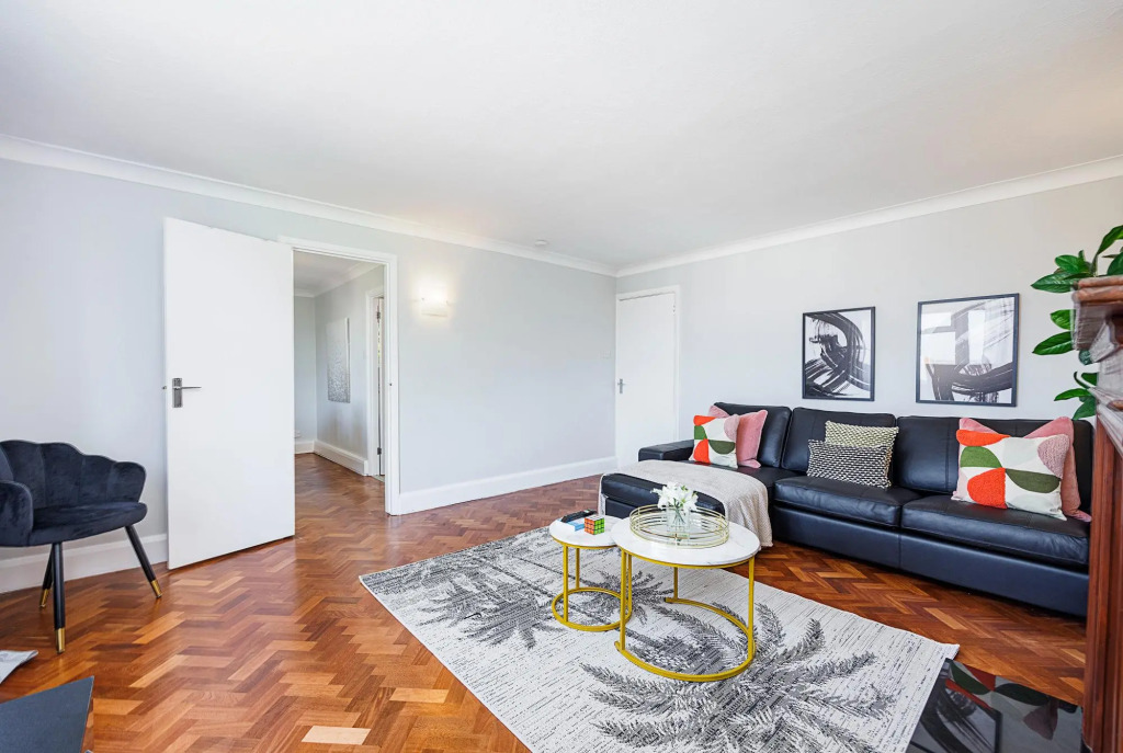 Convenient and Stylish 2-Bed Apartment in Croydon
