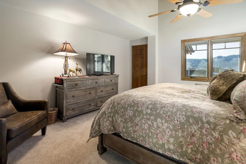 Phoenix 108 4 Bedroom Townhouse by RedAwning