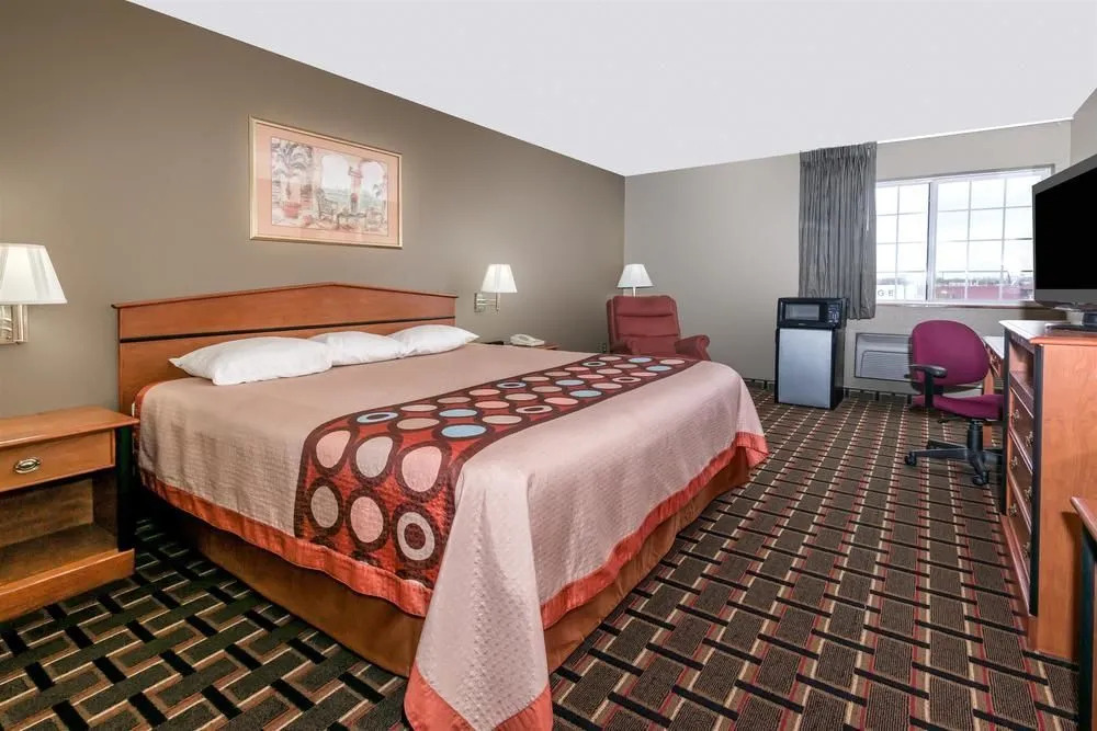 Super 8 by Wyndham Ottawa