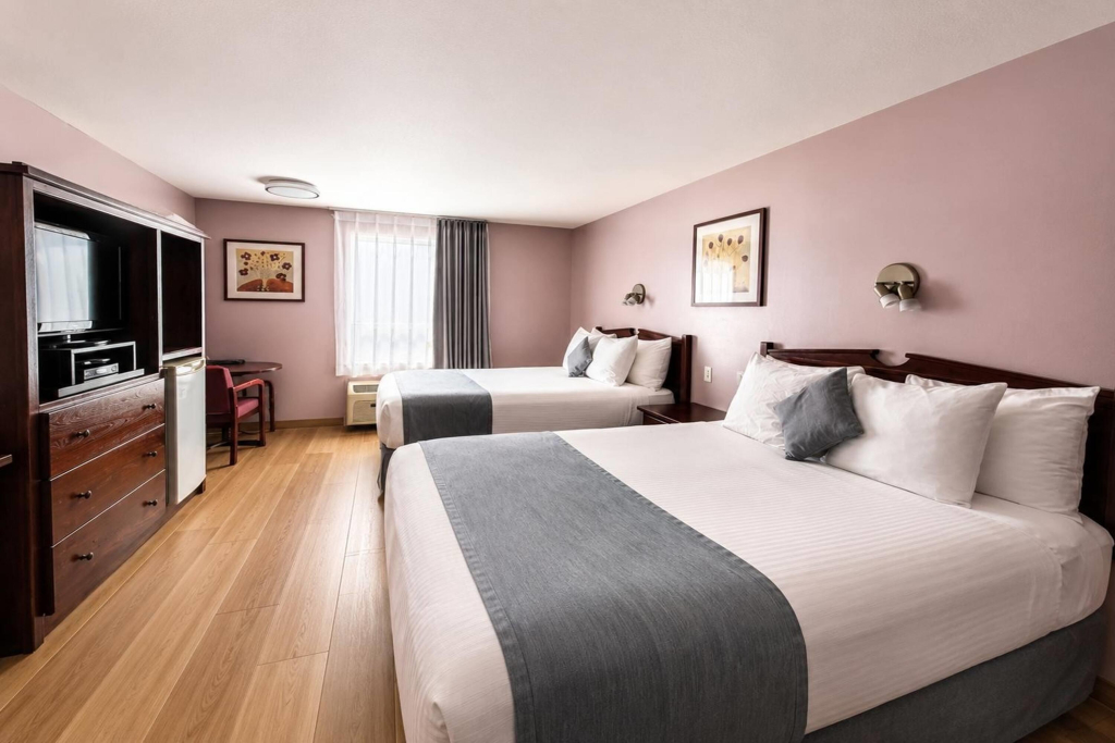 Super 8 by Wyndham Lake Country/Winfield Area Airport North