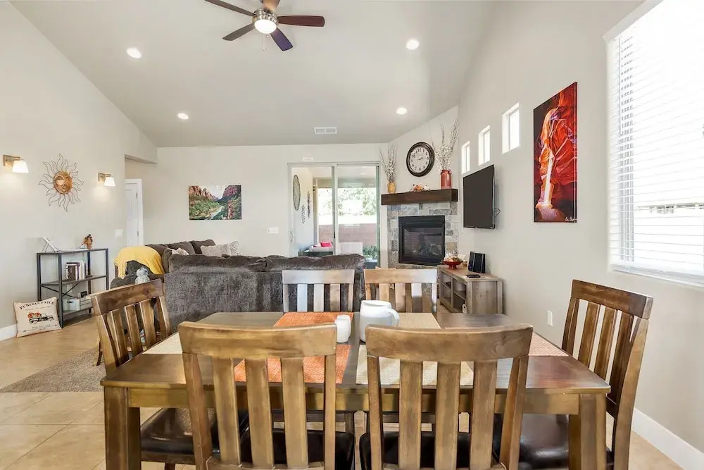 Park View Place 3 Bedroom Home by RedAwning