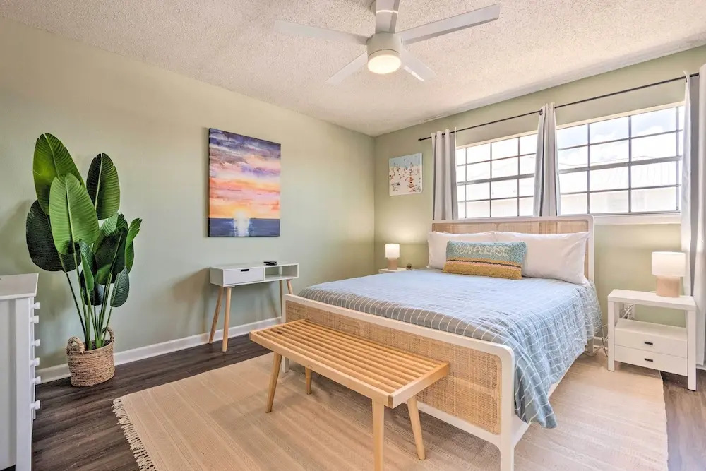 Chic Fort Walton Condo ~ 2 Blocks to Beach!