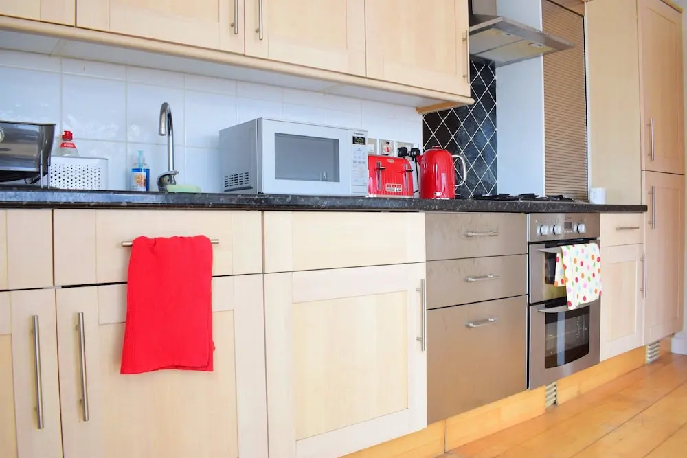 Modern 2 Bedroom Apartment Near Tower Hill