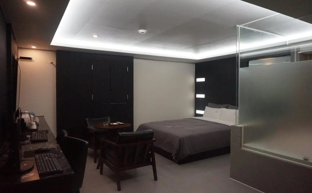 Louis Hotel