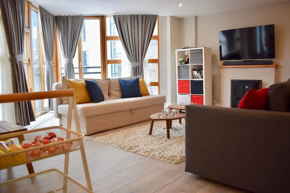 1 Bedroom Modern Apartment in Dublin Sleeps 4