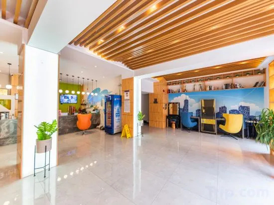 Moli Huakai Chain Hotel Huanggang Yiai Lake