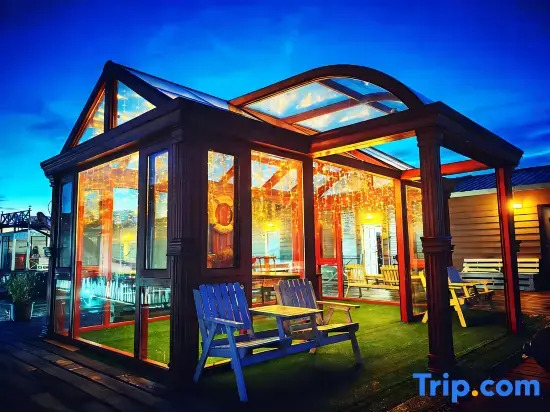 Vera Lavu Water Villa (24-Hour Chinese Housekeeper Service & Unlimited Snorkeling)