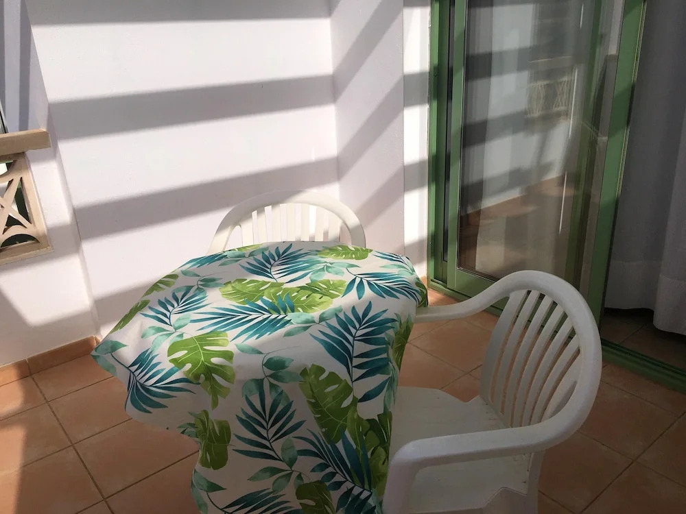 Apartment With one Bedroom in Castillo Caleta de Fuste, With Wonderful Mountain View, Shared Pool and Enclosed Garden