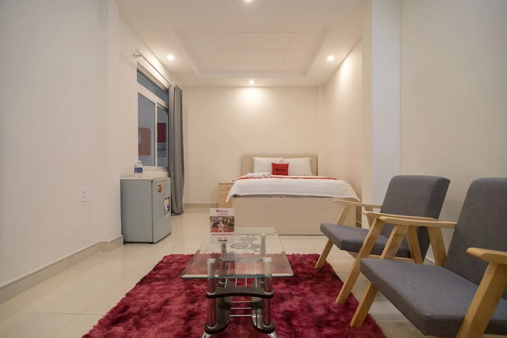 Reddoorz Plus near Big C Truong Chinh