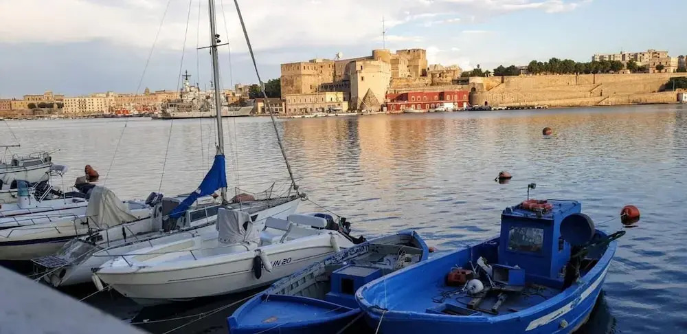 The House OF THE SUN Brindisi
