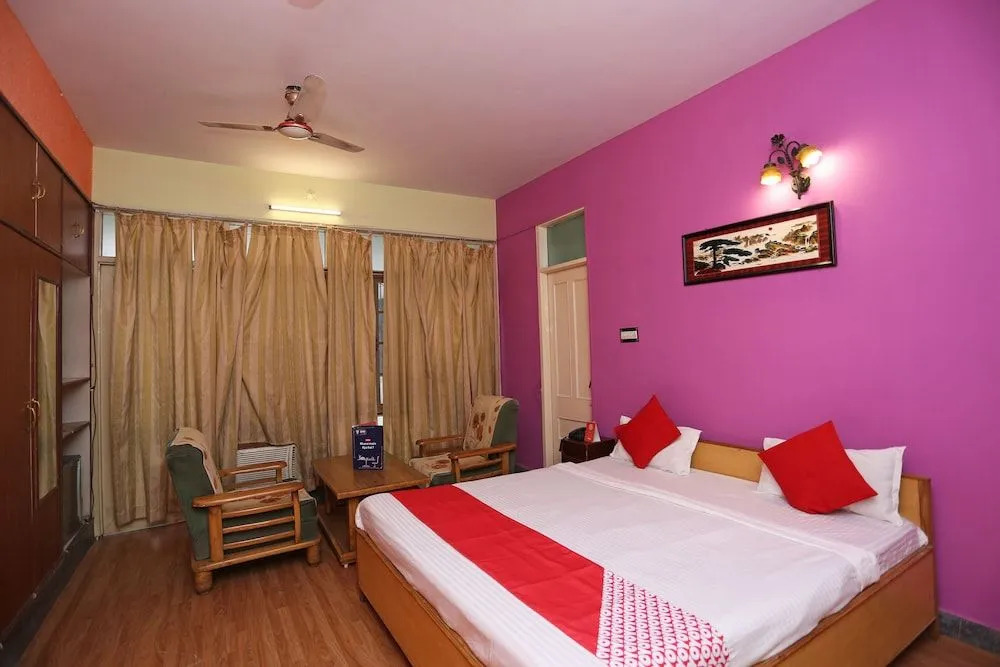 OYO 10674 Hotel Royal Inn
