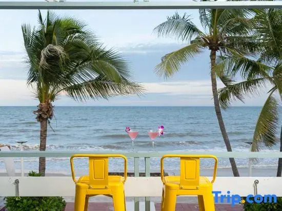 Sleeps 28 | Beachfront Colonial Villa | 6BR | 2 Sea-View Pools | Direct Beach Access