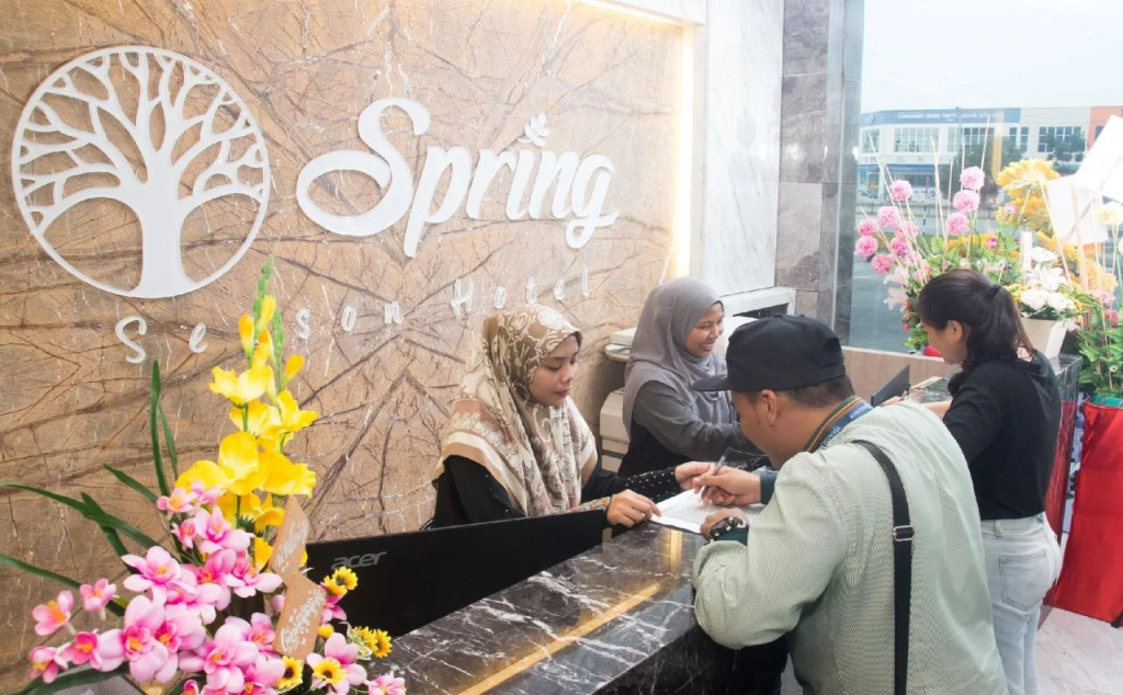 Spring Season Hotel