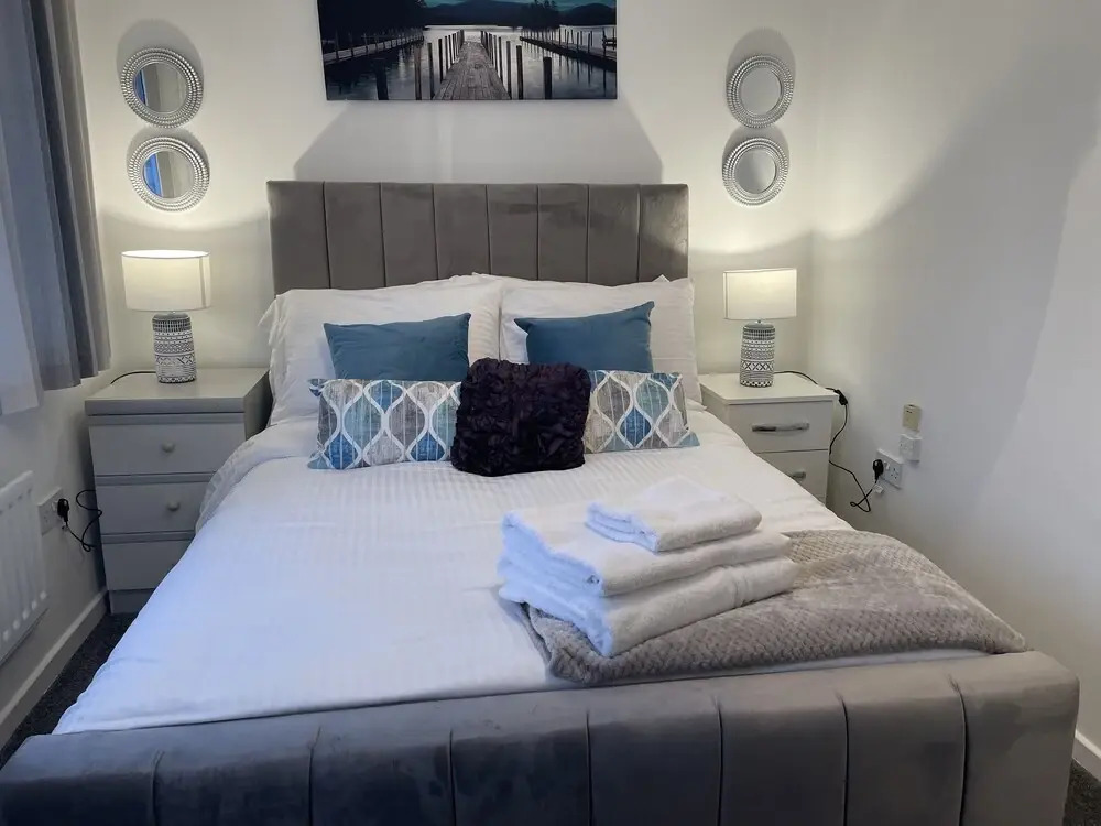 Beautiful 4 Bed Home With Free Parking