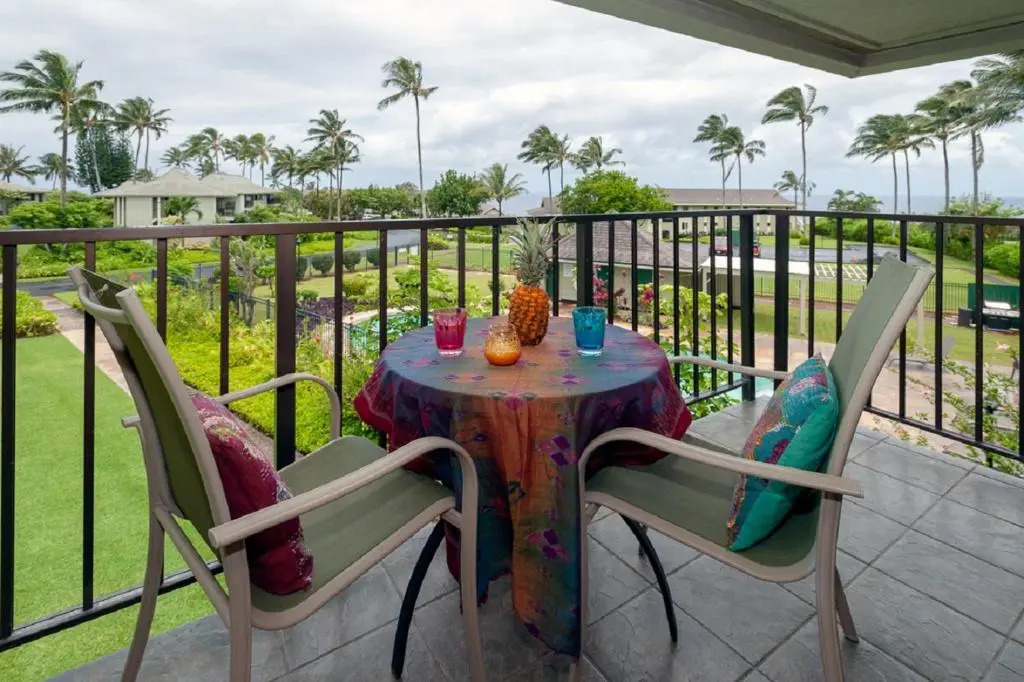 Alii Kai 8H-top floor corner, ocean view, pool, hot tub, BBQ, free parking