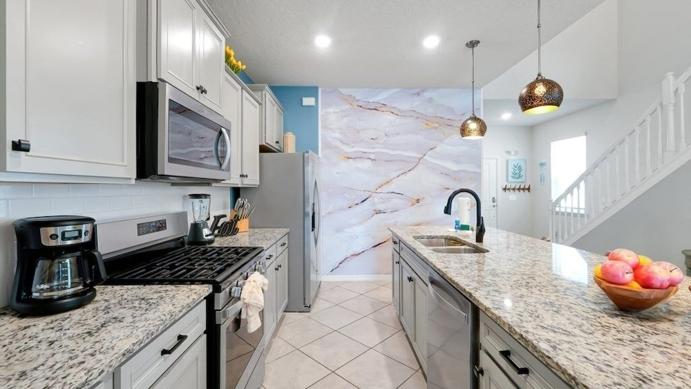 Family-friendly Luxury Home 7br, Private Pool, Resort Amenities Near Disney 7 Bedroom Home