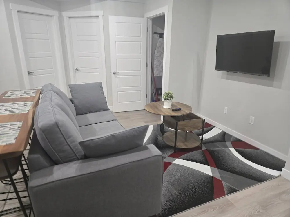 Elegant Private Suite in Edmonton North