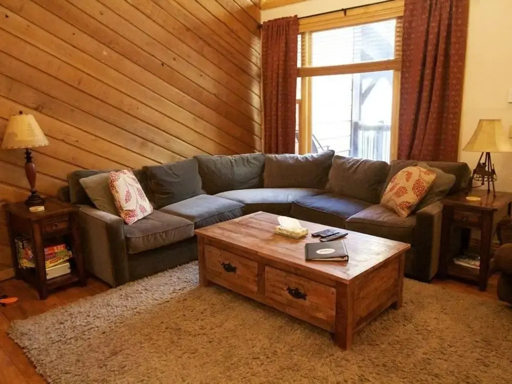 #1695 Winterpoint 2 Bedroom, 2.5 Bath, Walk to Snowflake Lift