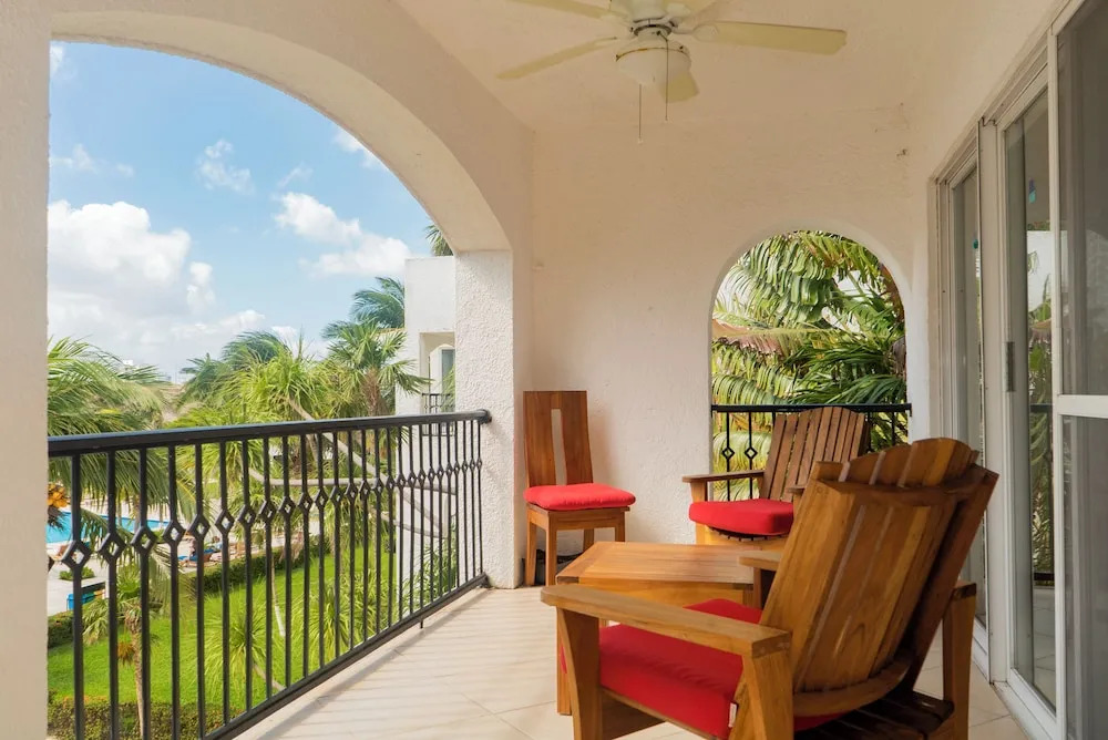 Oceanfront condo at voted best Cancun sandy beach