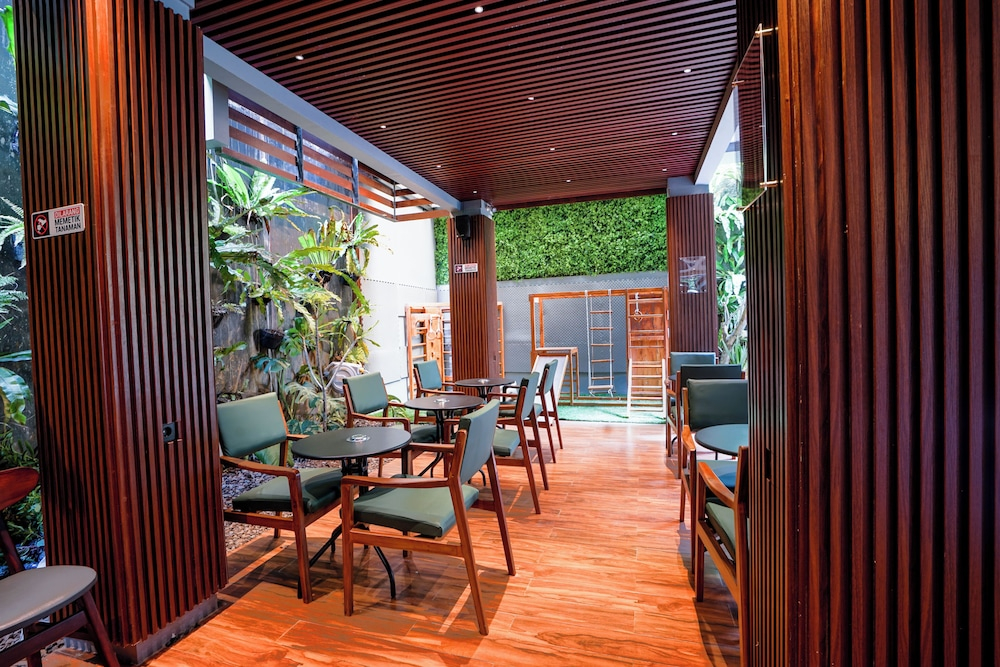 Hebe Hotel, Hostel & Hospitality Network