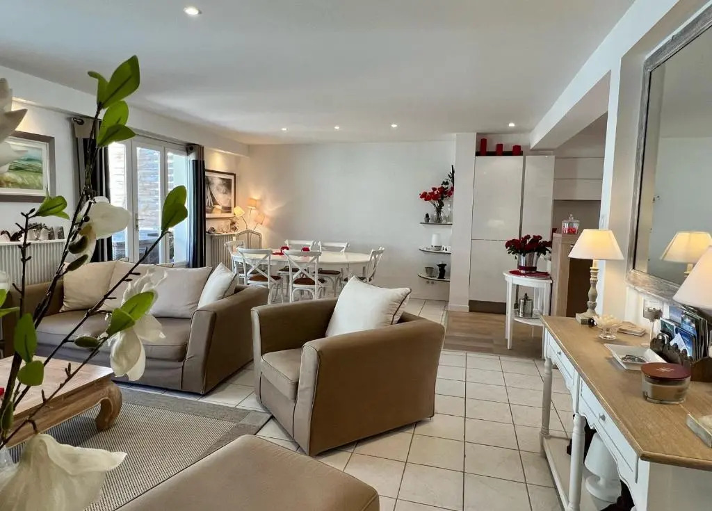 120m2 Avec Deux Terrasses Ensoleillees a Biarritz