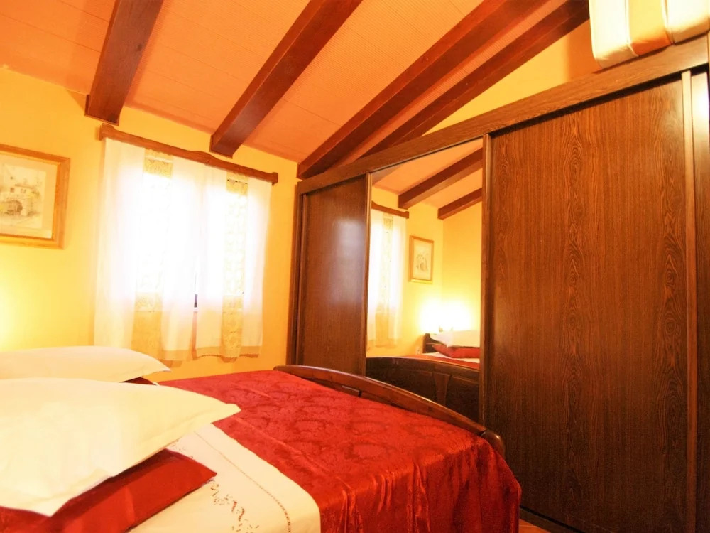 Cosy Holiday Home For Max 4 Persons Surrounded With Meadows And Vineyard