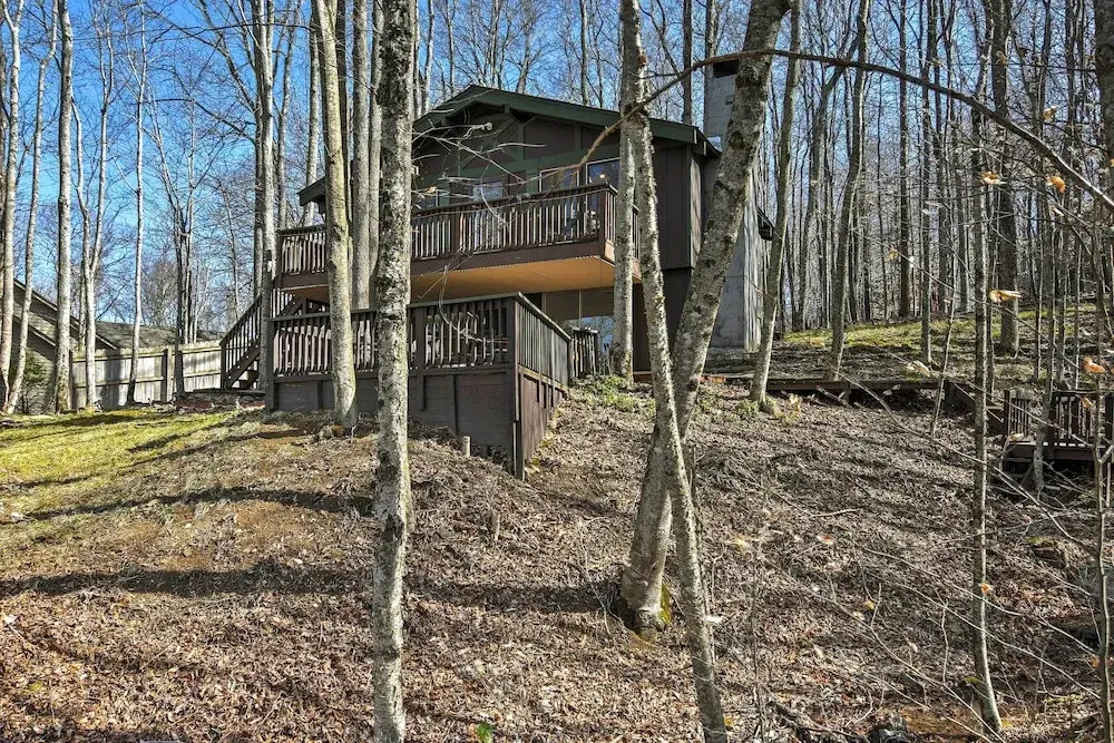 Family Retreat w/ Trail Access in Beech Mountain!
