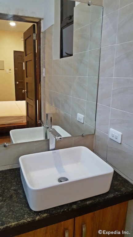 Golden Gate Suites