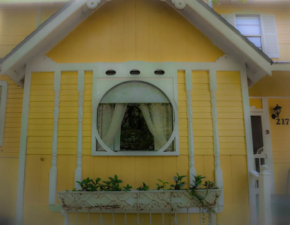 Main Street Inn - Angels Among Us Wedding Chapel