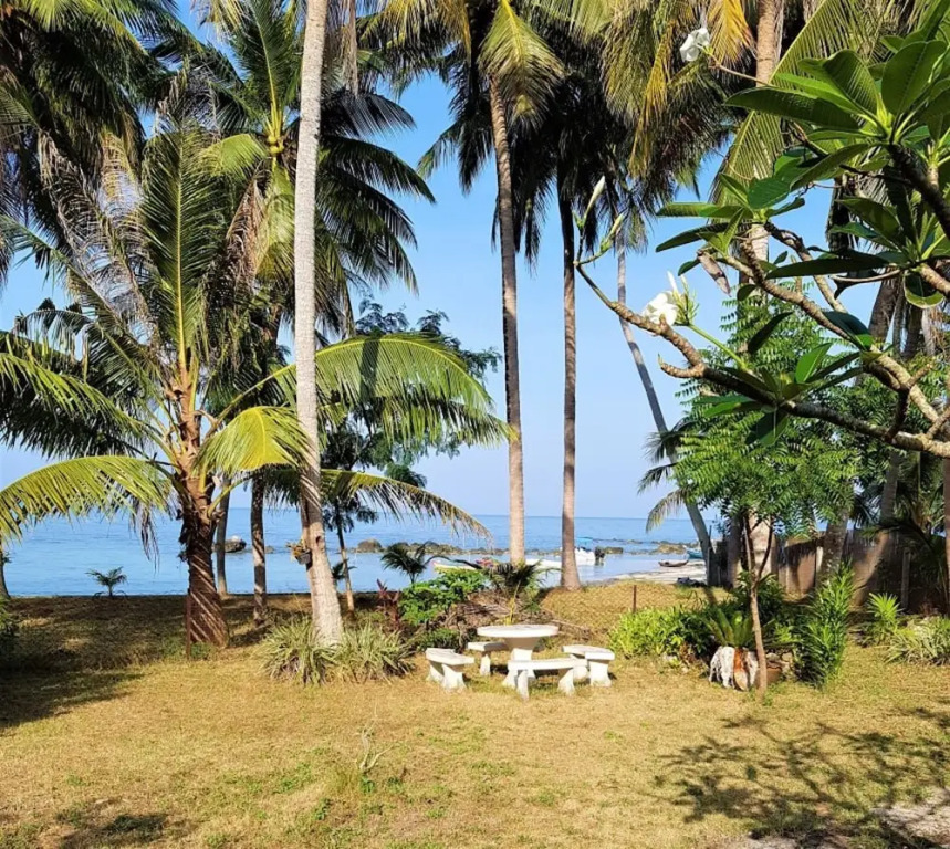 5 Islands Beach House Beautiful, 3-bedroom Beachfront Villa on Koh Sam
