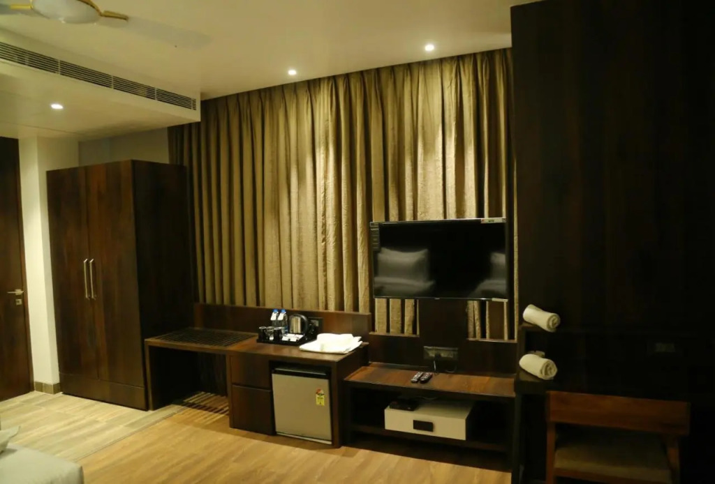 ECONEST HOTEL