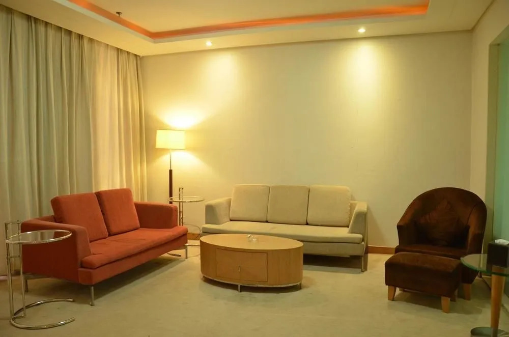 Louis Business Hotel