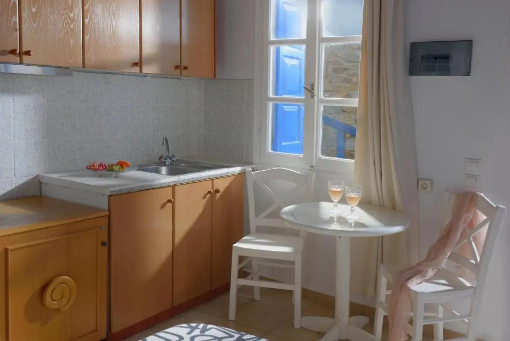 Adonis Rooms
