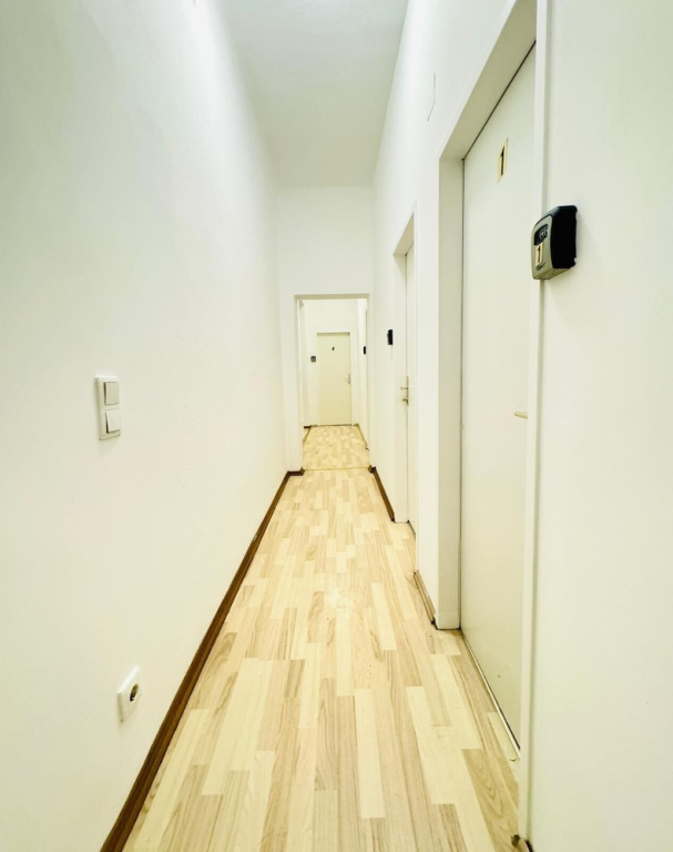 Bright 4BR Apt for 8 Near FAC Platz