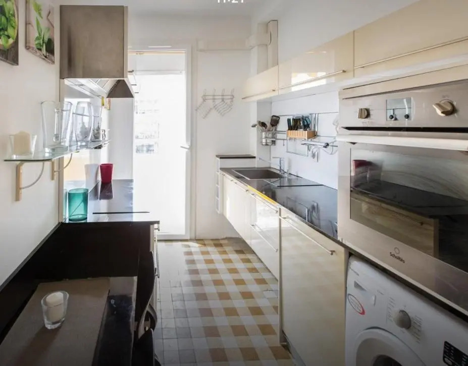 Stunning 2 bed Flat Nice front of the beach Seaview