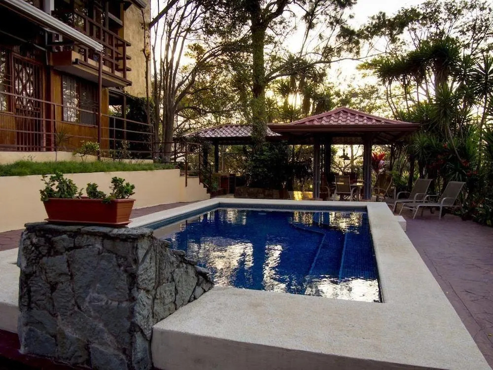 Las Cumbres Inn