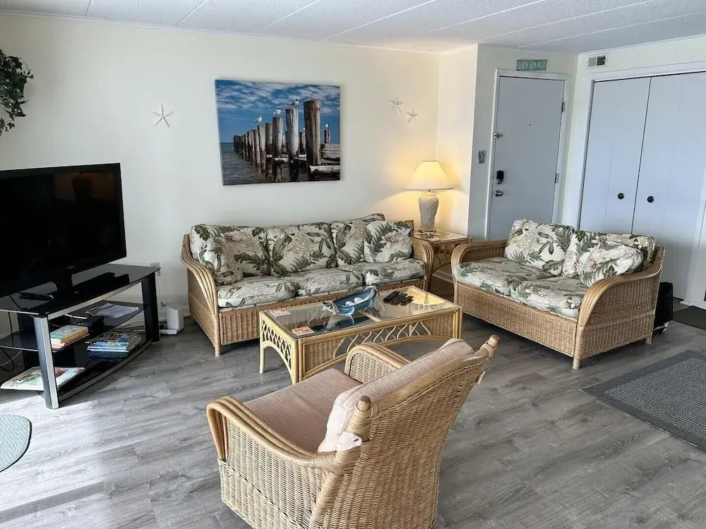 Thunder Island 157d 2 Bedroom Condo by RedAwning