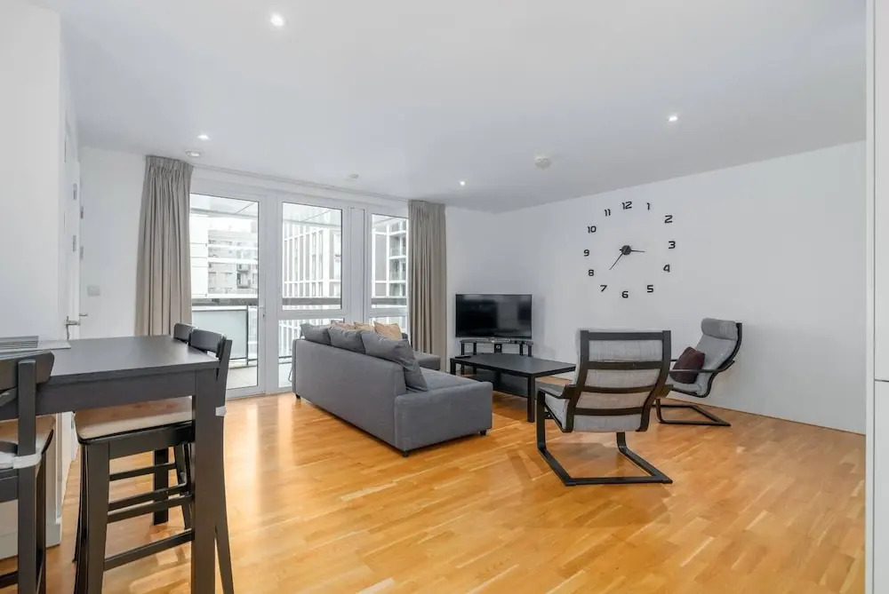 Stunning 3BR Flat in East Village W/balcony, Fits 9