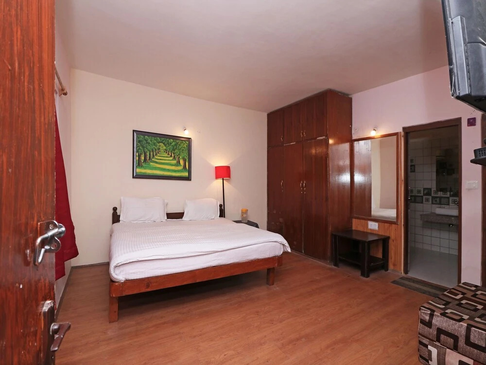 OYO 13724 Home Cosy Stay Near Mall Road