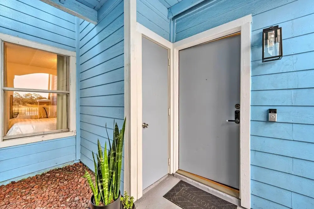Chic Kissimmee Townhome: 4 Mi to Disney!