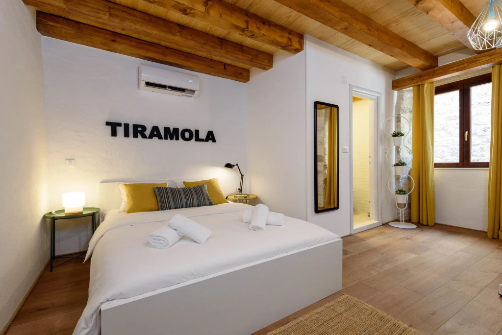 Apartments & Rooms Tiramola - Old Town
