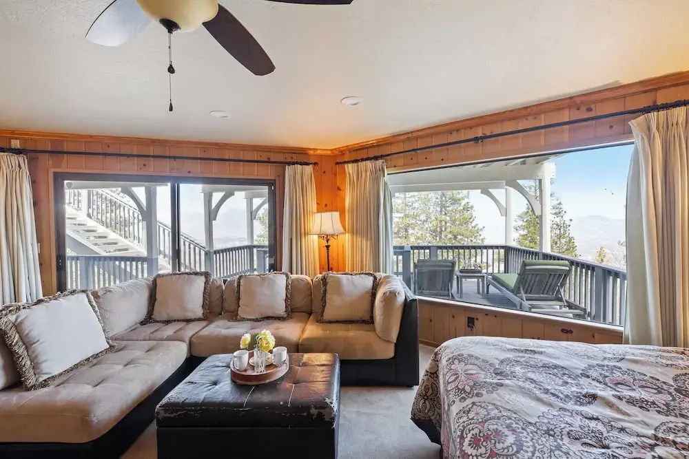 6bdr Group Retreat, Decks w/ Incredible Views Starry Heights by Avantstay