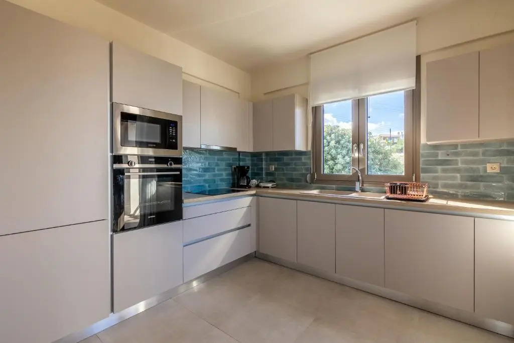 3 Bedroom Villa with Stunning Sea View & Private Parking