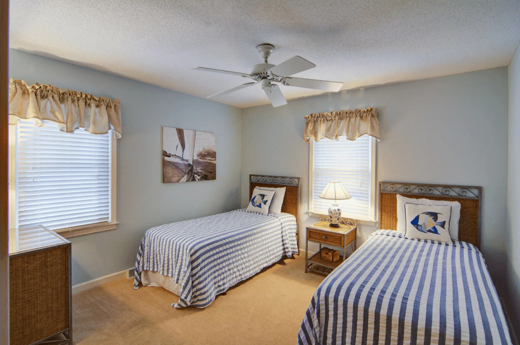 12 42nd Avenue by Avantstay 2 Mins To The Beach Screened In Porch!
